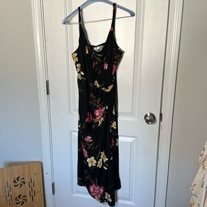 Asymmetrical black floral dress with slit, 1X, great condition